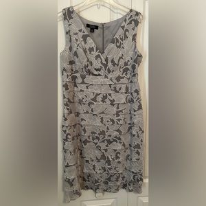 Dressbarn Collection: Gray/white, sleeveless, V-neck, ruffled dress. Size 12